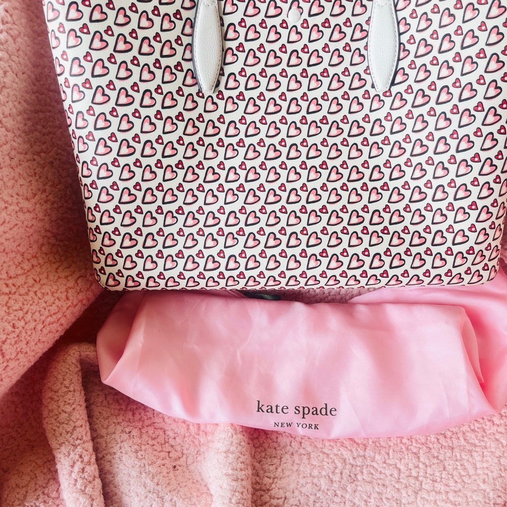 Kate Spade All Day Fancy
Hearts Large Tote with dust cover bag. NWOT - Picture 7 of 7